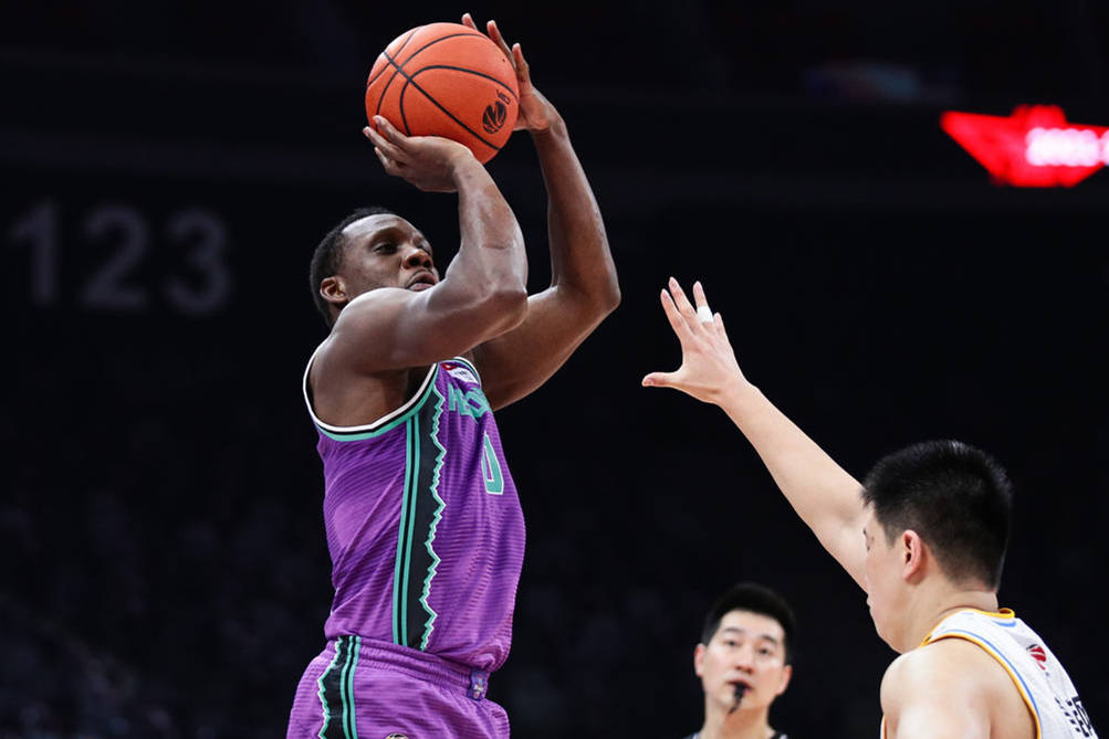 转会期萨克拉门托国王调整名单以备欧篮联；篮板制胜环节打磨；信心回归；轮换策略成焦点的简单介绍