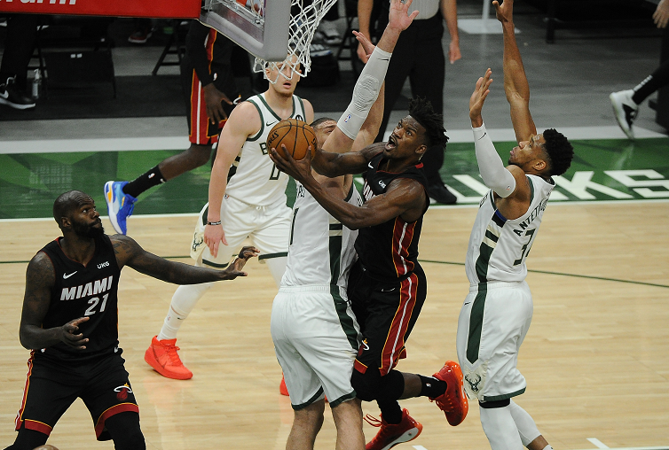 转会期萨克拉门托国王调整名单以备欧篮联；篮板制胜环节打磨；信心回归；轮换策略成焦点的简单介绍