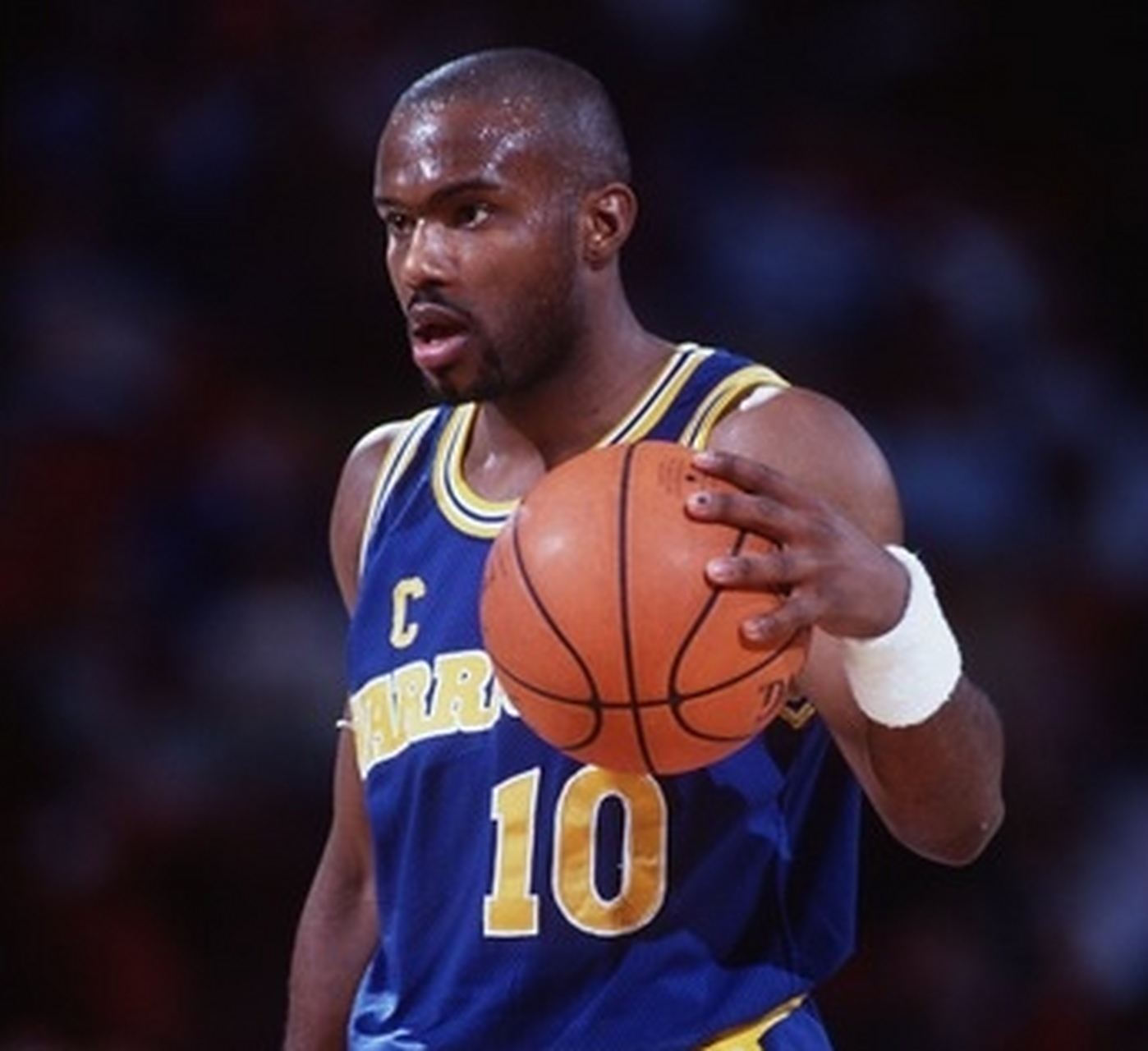 TK体育-蒂姆回归赛场，关键助攻首场状态亮眼，切尔西观众沸腾！的简单介绍