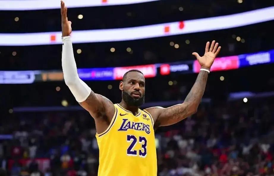 TK直播-詹姆斯在利物浦比赛中赛况扑朔迷离，精彩发挥引发热议！的简单介绍